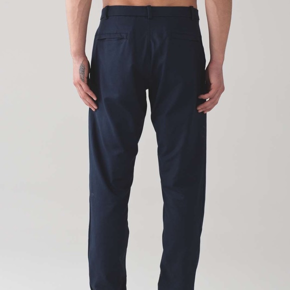 Lululemon Commission Pant Classic Fit in Navy (30) - Picture 6 of 11